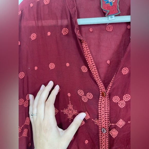 Johnny Was Maroon Embroidered Sheer Button Down Tunic Top Women’s Small - Picture 5 of 16